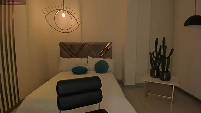 MaiaCollins online show from 19, 10, 2025