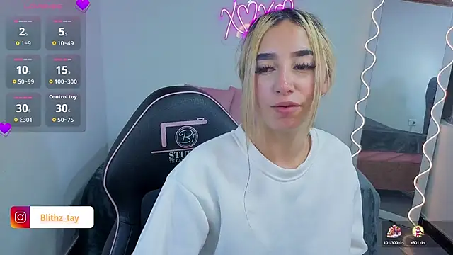 Malory tay1 online show from 26, 9, 2025