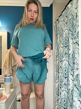 LittleMsMILF online show from 19, 3, 2026