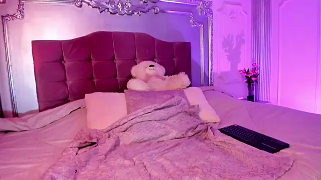 Snapshot of KatianPierce chatting on 22, 10, 2025 KatianPierce online show from 22, 10, 2025