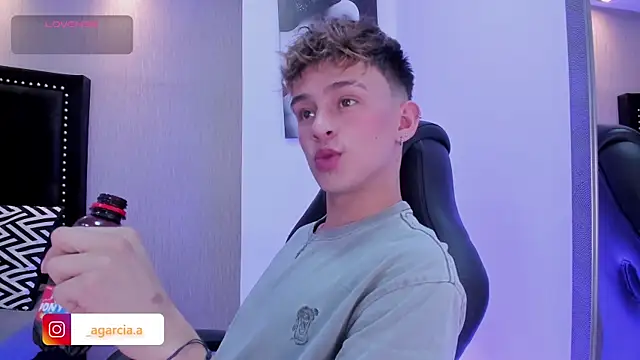 LiamWildx20 online show from 8, 4, 2026