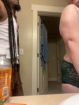 Snapshot of thegenie101 chatting on 8, 11, 2025 thegenie101 online show from 8, 11, 2025