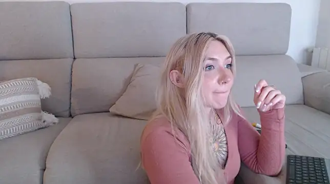 Snapshot of tattoobbgirl chatting on 18, 9, 2025 tattoobbgirl online show from 18, 9, 2025