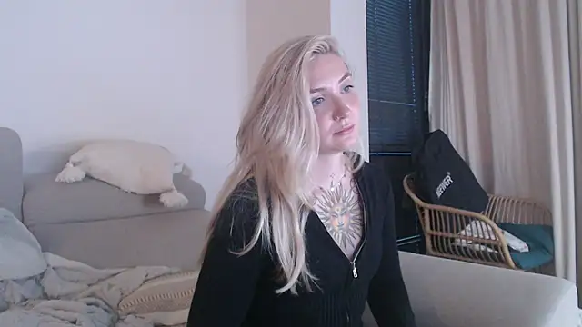 Snapshot of tattoobbgirl chatting on 25, 10, 2025 tattoobbgirl online show from 25, 10, 2025