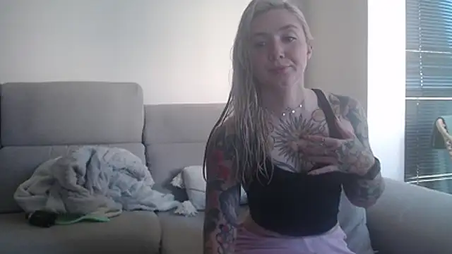 Snapshot of tattoobbgirl chatting on 4, 11, 2025 tattoobbgirl online show from 4, 11, 2025