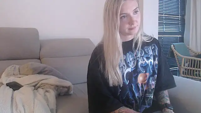 Snapshot of tattoobbgirl chatting on 8, 11, 2025 tattoobbgirl online show from 8, 11, 2025