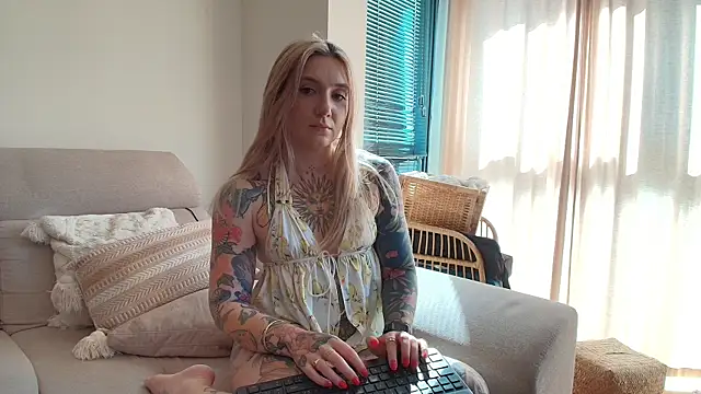 Snapshot of tattoobbgirl chatting on 28, 4, 2026 tattoobbgirl online show from 28, 4, 2026