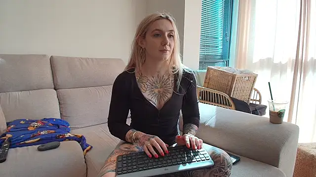 Snapshot of tattoobbgirl chatting on 1, 5, 2026 tattoobbgirl online show from 1, 5, 2026