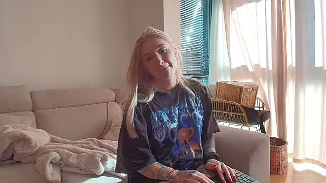 Snapshot of tattoobbgirl chatting on 16, 5, 2026 tattoobbgirl online show from 16, 5, 2026