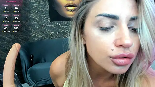 Snapshot of IzabelaTessa chatting on 1, 10, 2025 IzabelaTessa online show from 1, 10, 2025