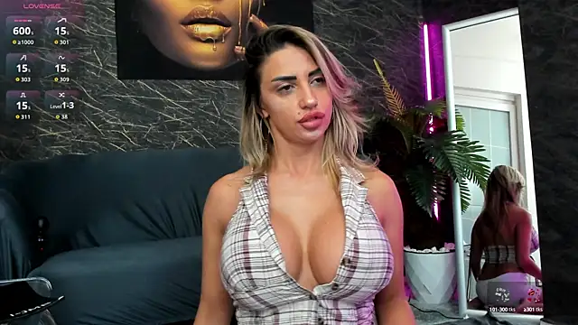Snapshot of IzabelaTessa chatting on 5, 10, 2025 IzabelaTessa online show from 5, 10, 2025