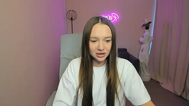 LynnaCurvin online show from 19, 3, 2025