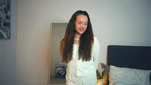 LynnaCurvin online show from 21, 3, 2025