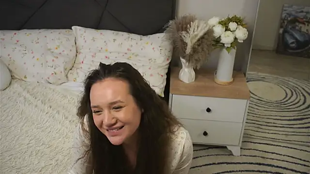 LynnaCurvin online show from 22, 3, 2025