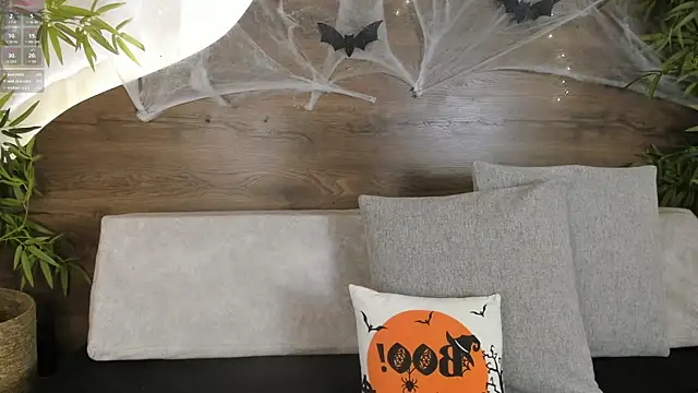 mia lacy  online show from 27, 10, 2025