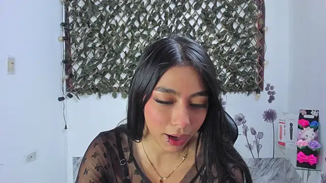 Snapshot of Sarahbrowm_ chatting on 21, 10, 2025 Sarahbrowm online show from 21, 10, 2025