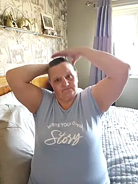 Snapshot of MissQueenBeex chatting on 24, 2, 2026 MissQueenBeex online show from 24, 2, 2026