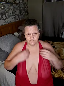 Snapshot of MissQueenBeex chatting on 13, 3, 2026 MissQueenBeex online show from 13, 3, 2026