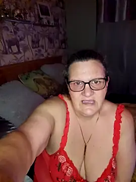 Snapshot of MissQueenBeex chatting on 17, 3, 2026 MissQueenBeex online show from 17, 3, 2026