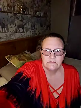 Snapshot of MissQueenBeex chatting on 4, 4, 2026 MissQueenBeex online show from 4, 4, 2026