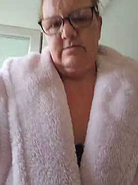 MissQueenBeex online show from 5, 6, 2026
