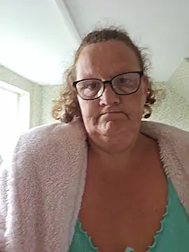 MissQueenBeex online show from 10, 6, 2026