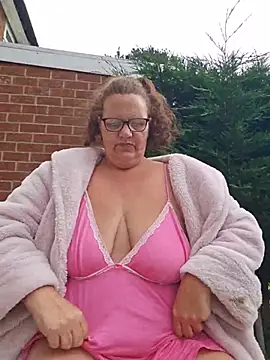 MissQueenBeex online show from 15, 6, 2026