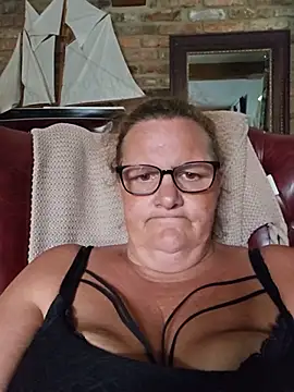 MissQueenBeex online show from 6, 7, 2026