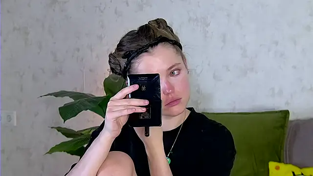 AshleyD  online show from 2, 12, 2025