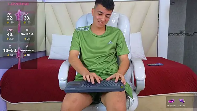 Hotboy21  online show from 9, 11, 2025