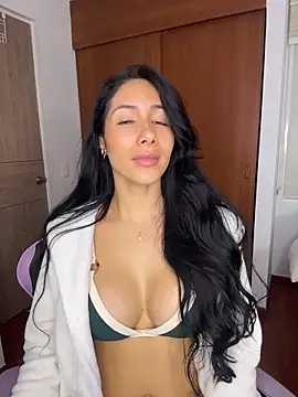 ArianaReynoldss online show from 1, 4, 2026