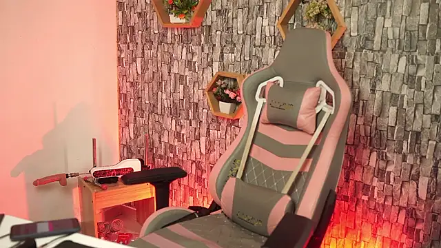 bonniie 98  online show from 4, 2, 2026