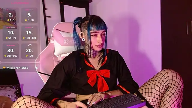 Snapshot of SharaRoss1 chatting on 5, 11, 2025 SharaRoss1 online show from 5, 11, 2025