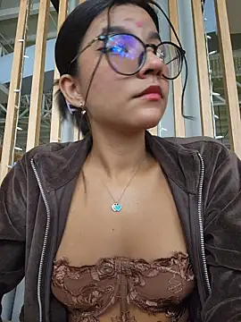 Pretty roxxyy online show from 28, 11, 2025