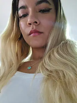 Pretty roxxyy online show from 17, 5, 2026