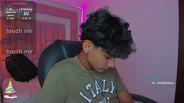 OliverTwinky online show from 4, 12, 2025