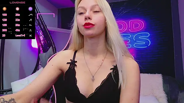 AlessiaCroft online show from 24, 11, 2025