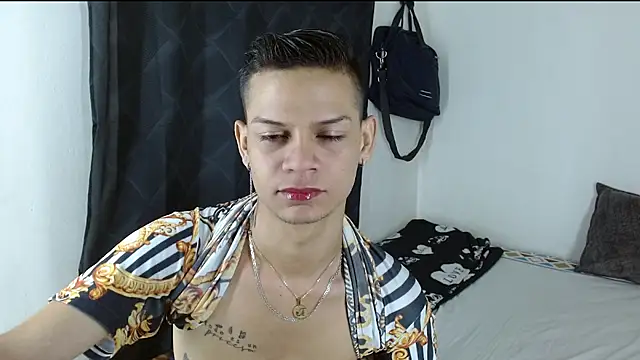 Snapshot of axce1_boy24 chatting on 8, 10, 2025 axce1 boy24 online show from 8, 10, 2025