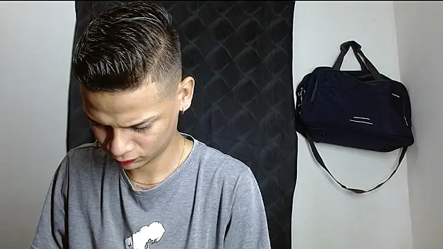 Snapshot of axce1_boy24 chatting on 15, 10, 2025 axce1 boy24 online show from 15, 10, 2025