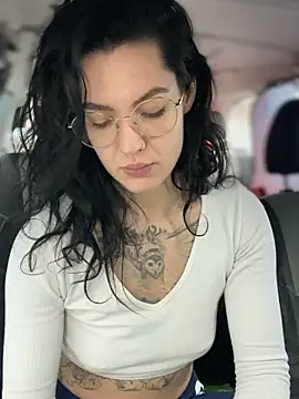 Snapshot of MeekyRich chatting on 9, 10, 2025 MeekyRich online show from 9, 10, 2025