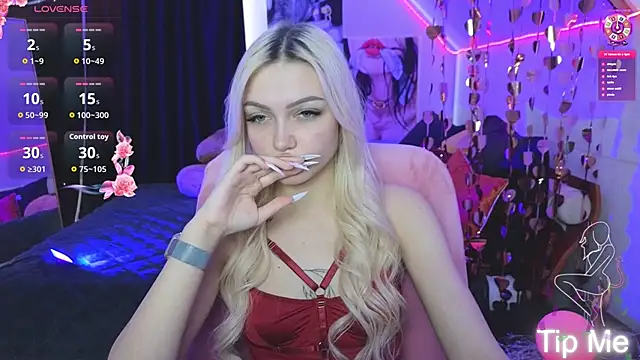 Snapshot of LinaLirian chatting on 5, 3, 2026 LinaLirian online show from 5, 3, 2026