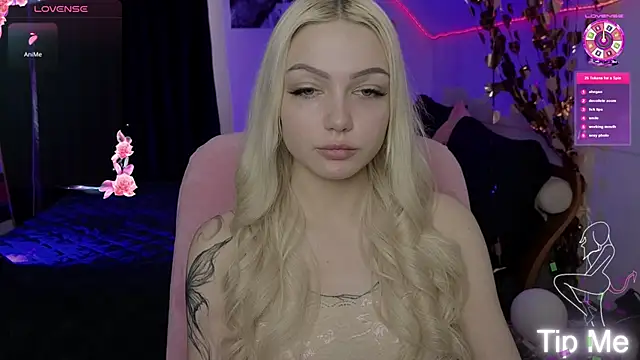 Snapshot of LinaLirian chatting on 7, 4, 2026 LinaLirian online show from 7, 4, 2026