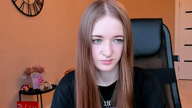 Snapshot of KateKayer chatting on 22, 10, 2025 KateKayer online show from 22, 10, 2025