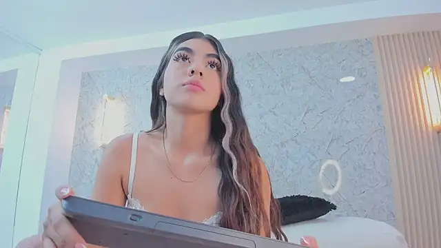 Antonella west online show from 10, 9, 2025