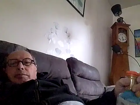 Vince072 online show from 10, 10, 2025