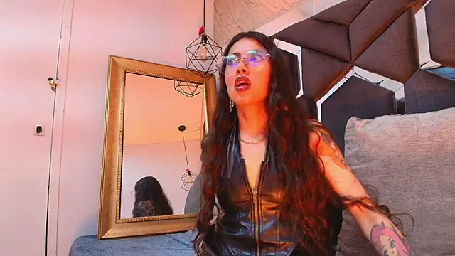 viollettaa  online show from 30, 11, 2025