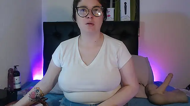 Snapshot of KrystalAdams chatting on 10, 7, 2026 KrystalAdams online show from 10, 7, 2026