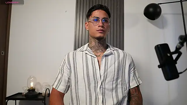 AxelVilla  online show from 24, 10, 2025