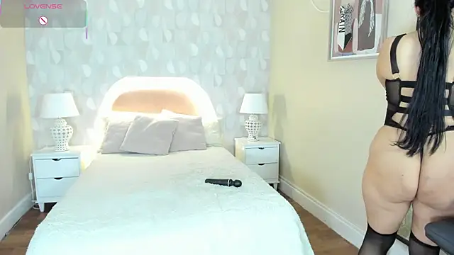 isabella milf  online show from 5, 12, 2025