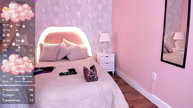 isabella milf  online show from 26, 5, 2026